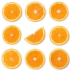 白色背景上分离的橙色水果片的无缝图案。