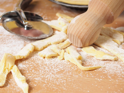 过多的糕点。做苹果馅饼馅饼系列。