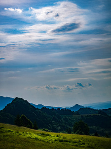 夏天的皮尼尼山。 三冠弥赛夫。