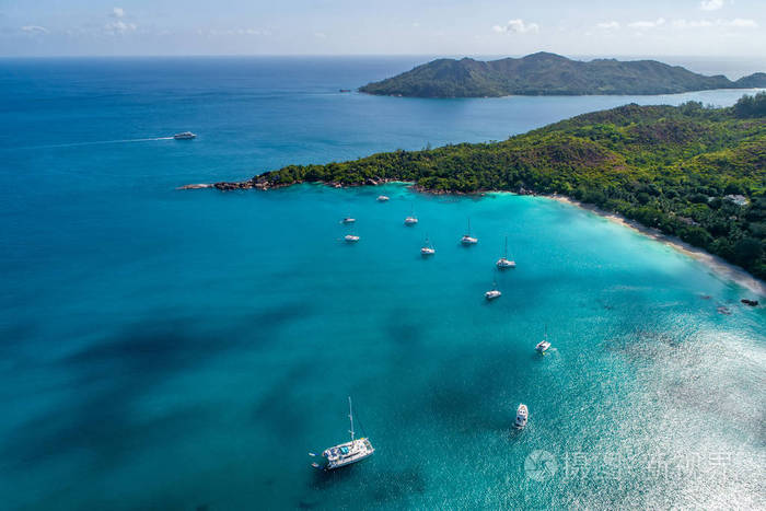 印度洋塞舌尔美丽岛屿的鸟瞰图.从无人驾驶飞机俯视