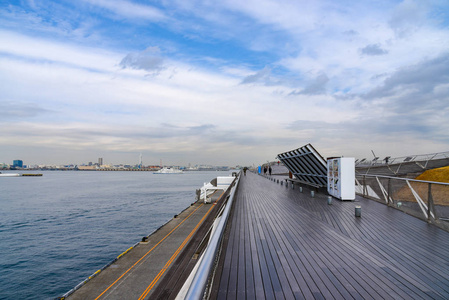 从日本神奈川横滨市米纳托米拉21区的横滨国际客运码头观看。 横滨是日本的主要旅游目的地。