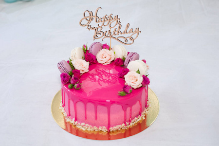 可爱的粉红色蛋糕生日快乐