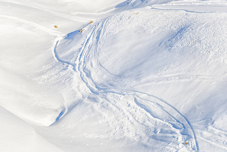 冬季雪覆盖景观，全帧图像