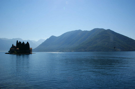 科托亚德里亚海最大的峡湾古建筑和历史城墙