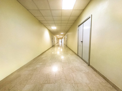 医院白色走廊背景图片
