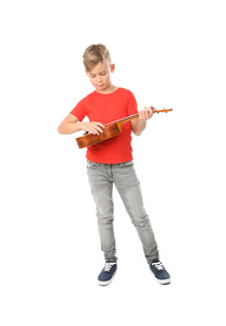 可爱的小男孩玩吉他，孤立的白色
