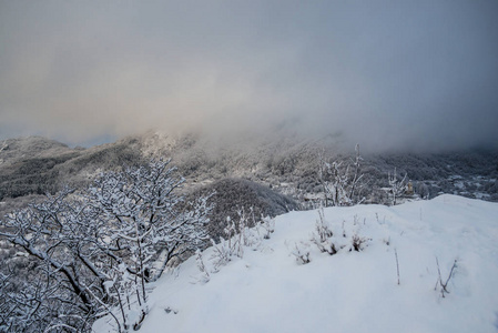 雪山冬季景观。