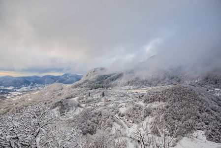 雪山冬季景观。