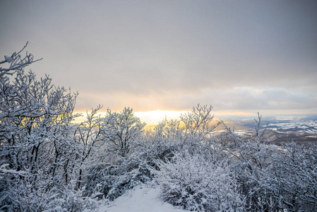 雪山冬季景观。