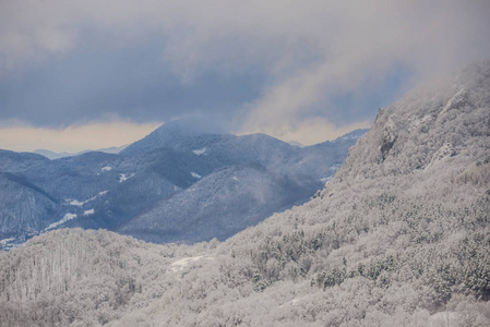 雪山冬季景观。