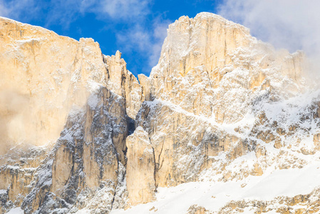 祁连山脉山峦起伏叠嶂图片