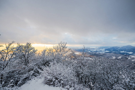 雪山冬季景观。