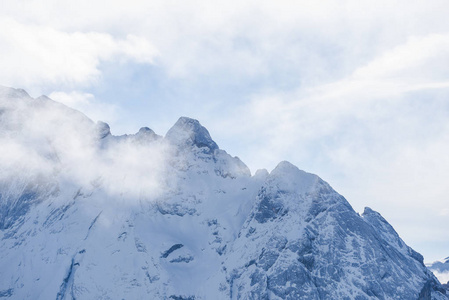 冬季雪山风景如画