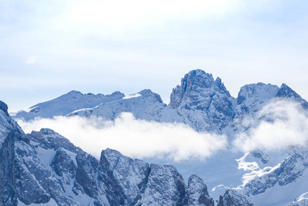 冬季雪山风景如画