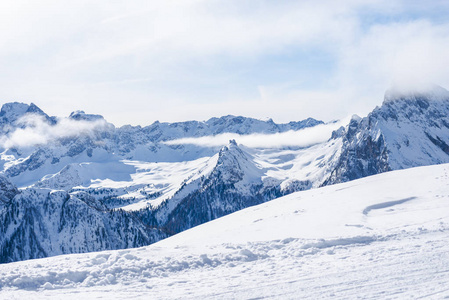 冬季雪山风景如画