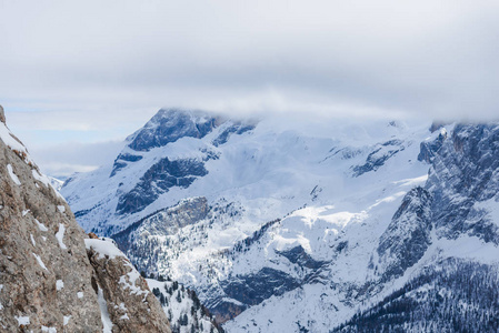 冬季雪山风景如画