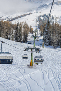 冬季滑雪场，高山滑雪场，滑雪缆车