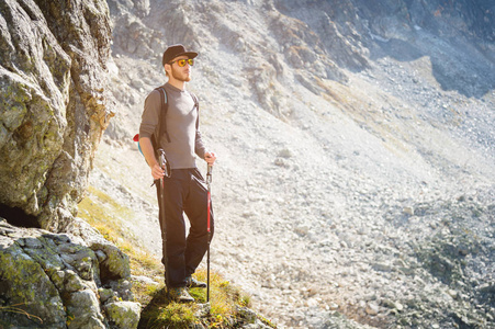 在旅行的嬉皮士图片