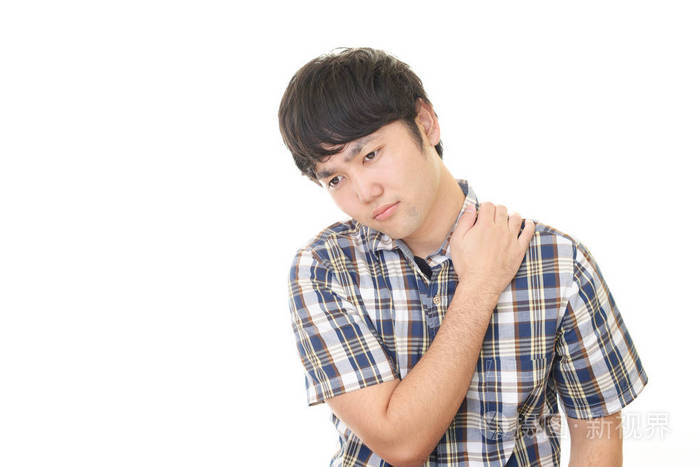 亚洲男人肩膀疼