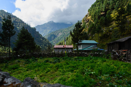 在尼泊尔喜马拉雅山徒步旅行