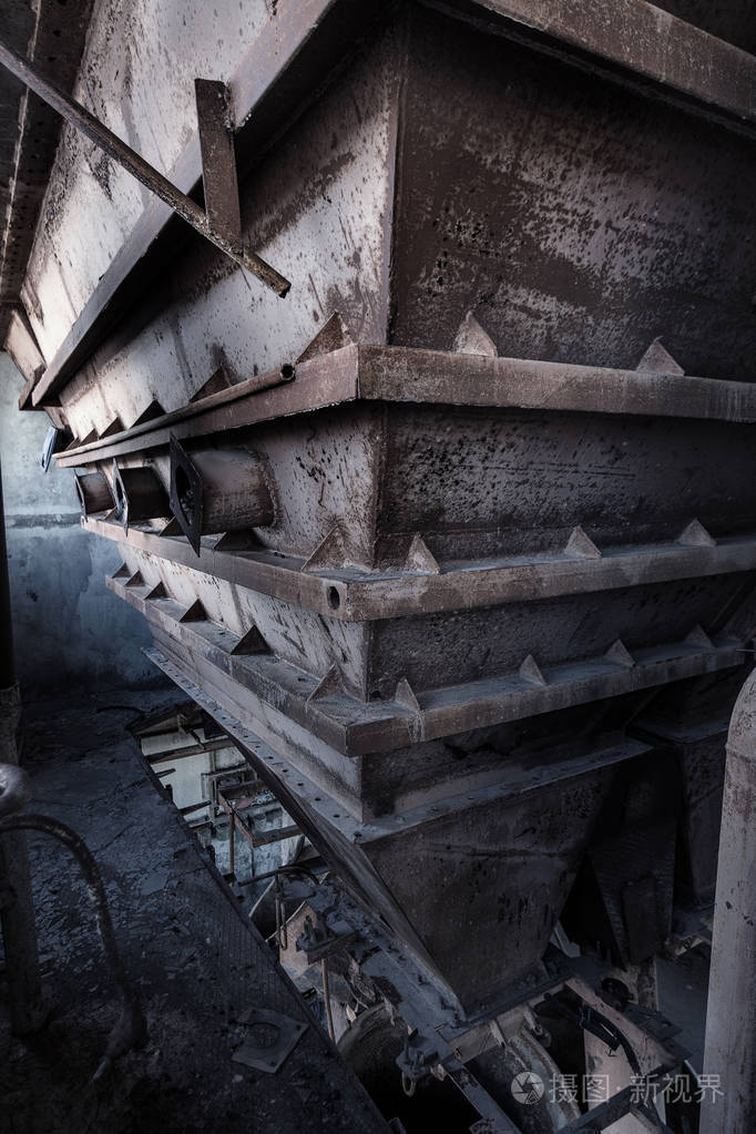 切尔诺贝利水泥厂废弃的旧工业建筑. 旧工厂的废墟.