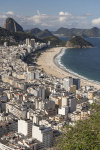 巴西里约热内卢的莫罗坎塔加洛，海滩山和海洋中美丽的建筑景观