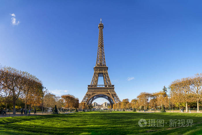 埃菲尔铁塔全景法国最著名的纪念碑和巴黎最著名的象征