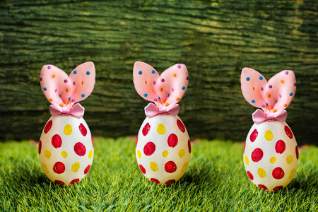 复活节彩蛋与兔子可爱的创意