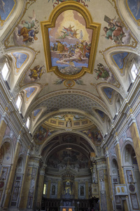 天花板上装饰着意大利阿米莉亚多莫翁布里亚的壁画