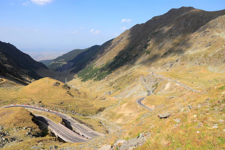 罗马尼亚Fagaras山脉的Transfagarasan公路山路。