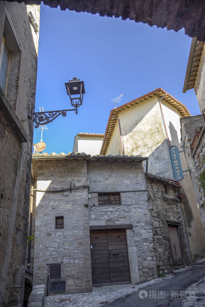意大利中世纪村庄的特色小巷. 意大利