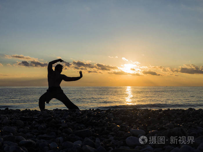 武林高手背影图片