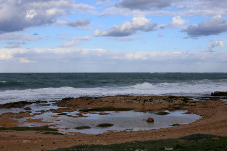 以色列北部地中海石海岸