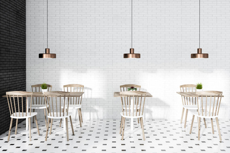 现代咖啡馆的内部，白色和黑色砖墙，瓷砖地板，木制桌子，白色和木制椅子和铜吊顶灯。3D渲染