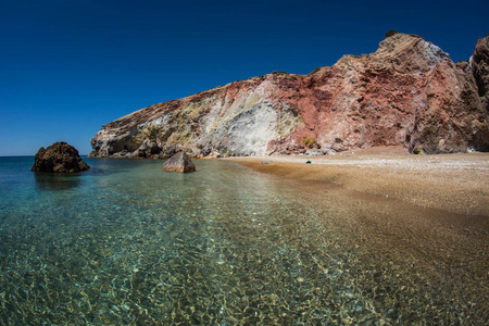 希腊米洛斯岛上美丽而稀有的自然色彩
