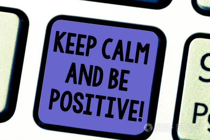 写文字保持冷静和积极概念意思保持平静的积极的幸福微笑键盘键意图