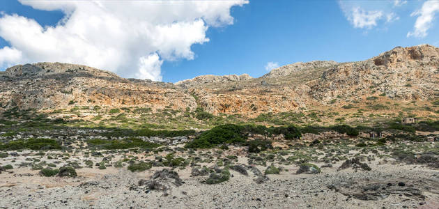 泻湖巴罗斯附近的山脉全景