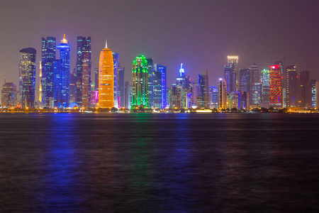 多哈城市天际线夜景卡塔尔