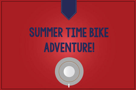 写书写文本写夏季时间自行车冒险。概念意味着在阳光明媚的季节, 一年咖啡杯酱油顶视图照片反射空白的彩色捕捉规划师骑自行车