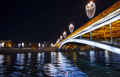克里姆林宫附近的石桥晚上俄罗斯最受欢迎的景色