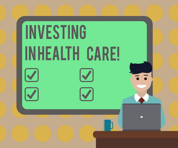 文字文字文章投资于医疗保健。投资福利医疗保险的商业理念在人坐在办公桌上微笑的背后的空白板