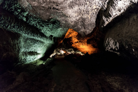 在火山洞里，名字叫CuevaDelosVerdes。 兰萨罗特。 加那利群岛。 西班牙