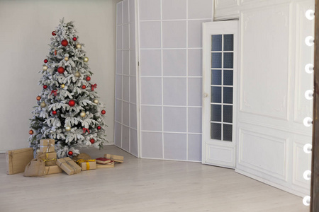 圣诞树屋室内新年假期礼物冬季装饰