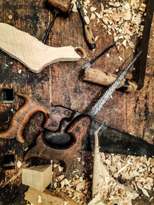 传统木制艺术品的旧工具