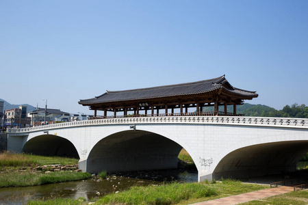 这是济州哈诺克村的一座桥。