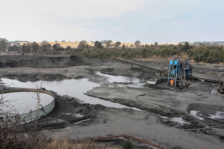 南非露天煤矿开采和加工。洗涤和储存