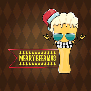 在棕色背景上查出的啤酒矢量圣诞贺卡与啤酒玻璃卡通人物和红色圣诞老人帽子隔离。矢量时髦的圣诞啤酒派对海报设计模板