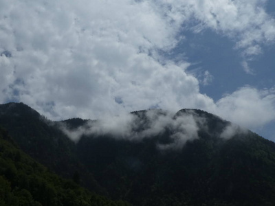 意大利南部高山的峰顶岩石全景图欧洲天空云野性