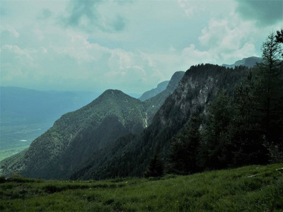 意大利南部高山的峰顶岩石全景图欧洲天空云野性