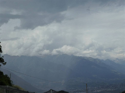 意大利南部高山的峰顶岩石全景图欧洲天空云野性